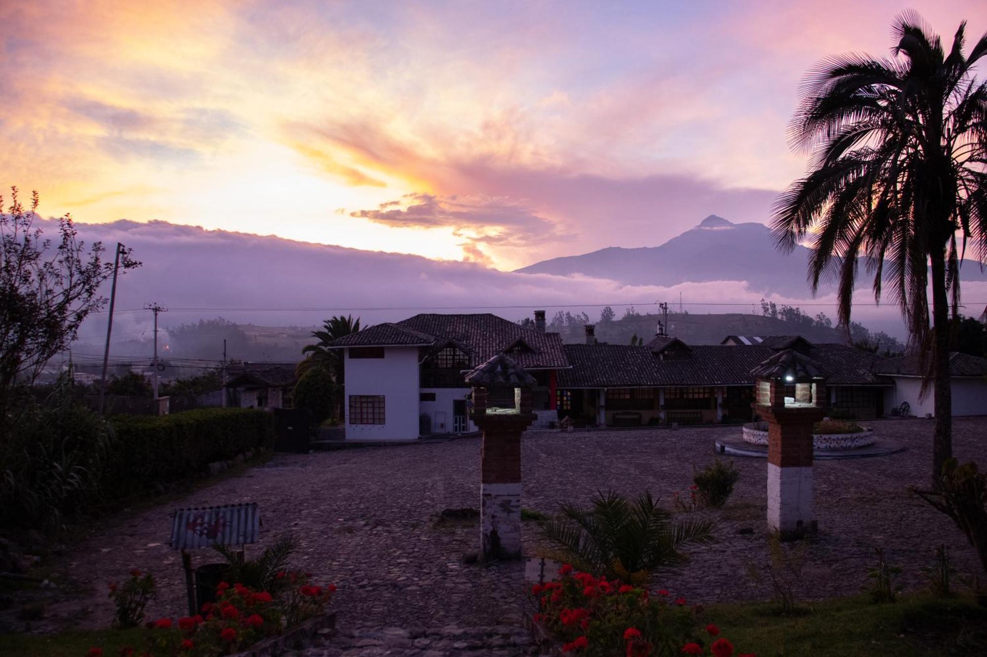 La Casa De Hacienda Apartment Otavalo Bagian luar foto